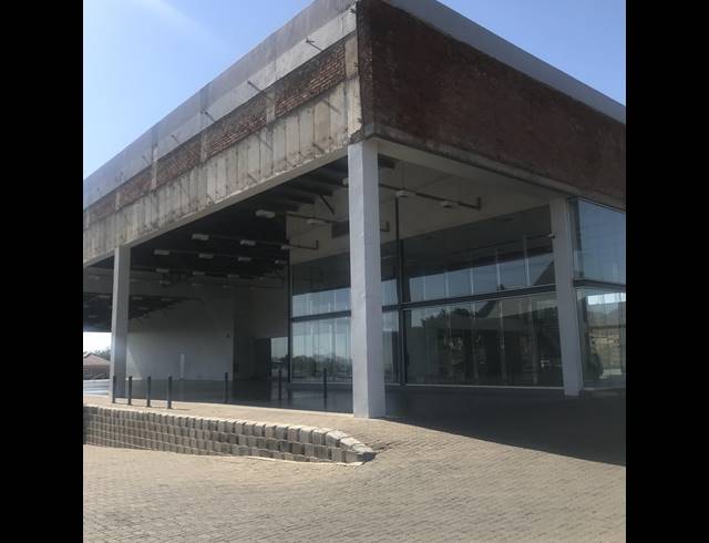 3,050M² SHOWROOM TO LET IN WATERVAL EAST